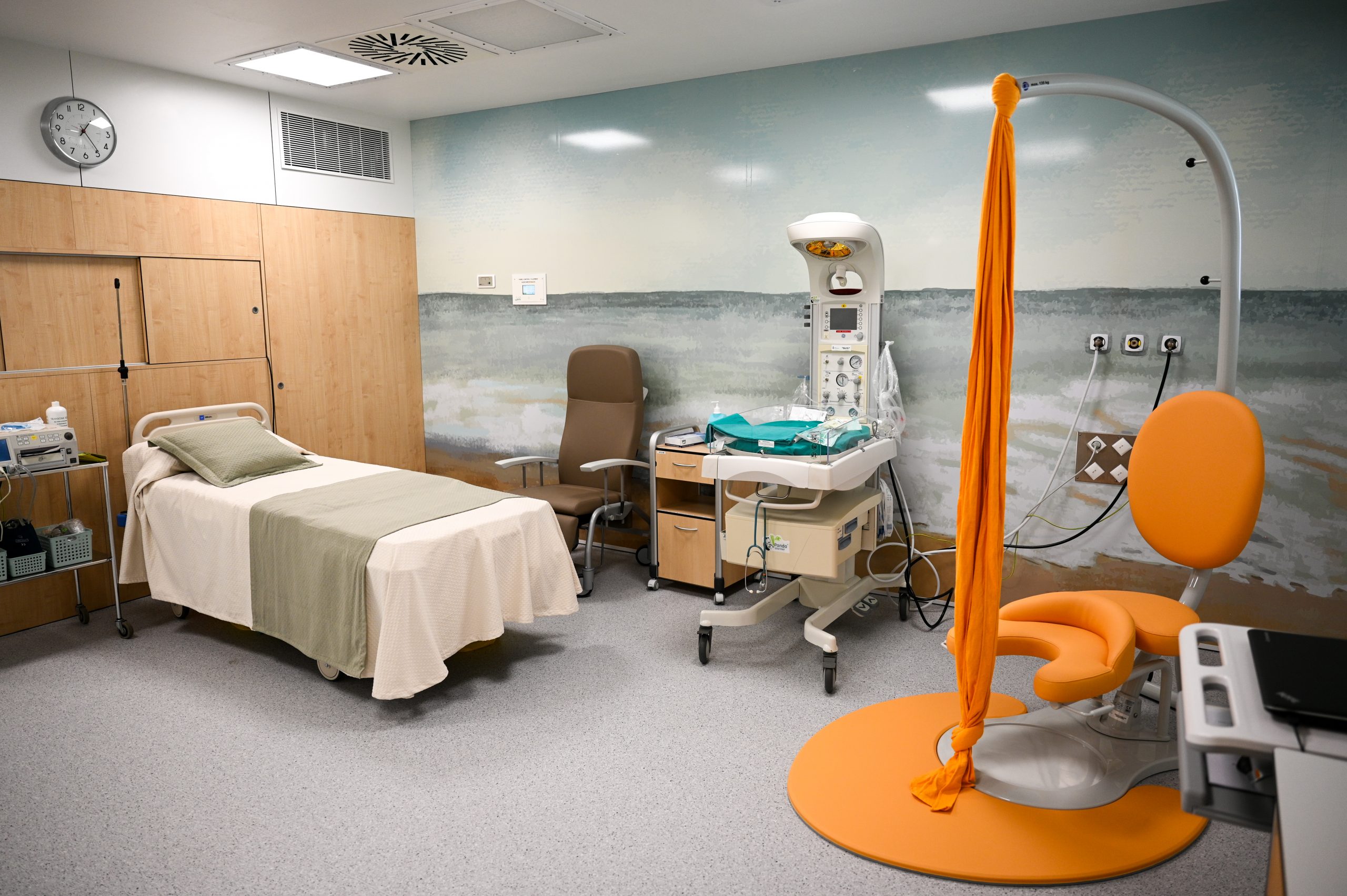 06.10.2023 – El conseller Balcells inaugura la nova sala de parts de l’Hospital Comarcal de Móra d’Ebre 